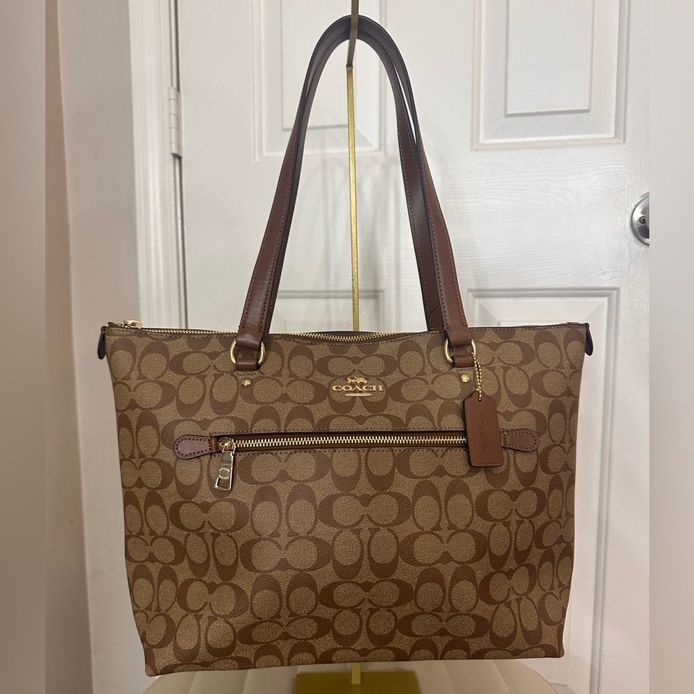 NWT Coach Gallery Tote – Signature Canvas